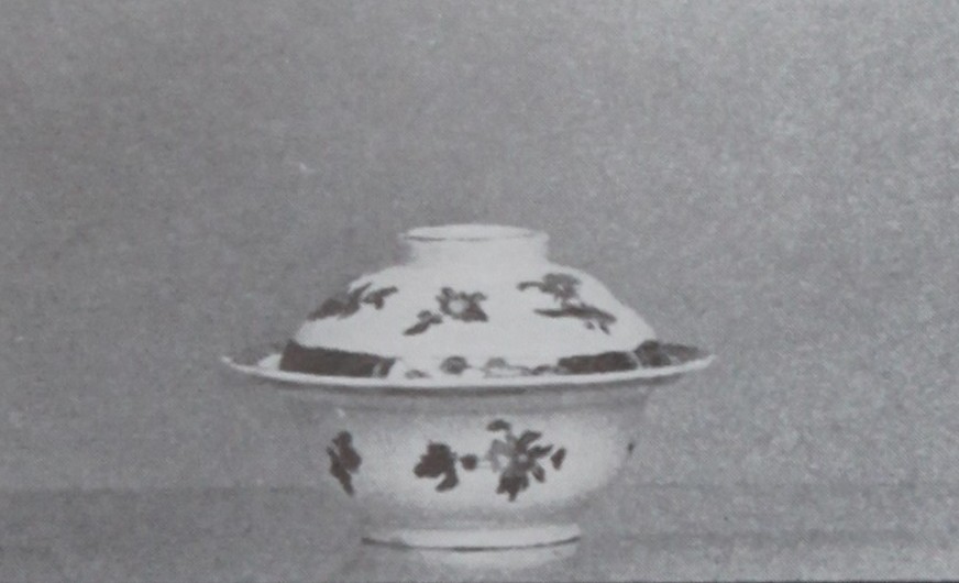 Plymouth rice bowl and cover in the Peter Stephens exhibition at Albert Amor