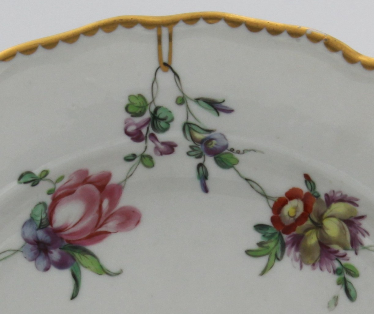 Gilt loop garland