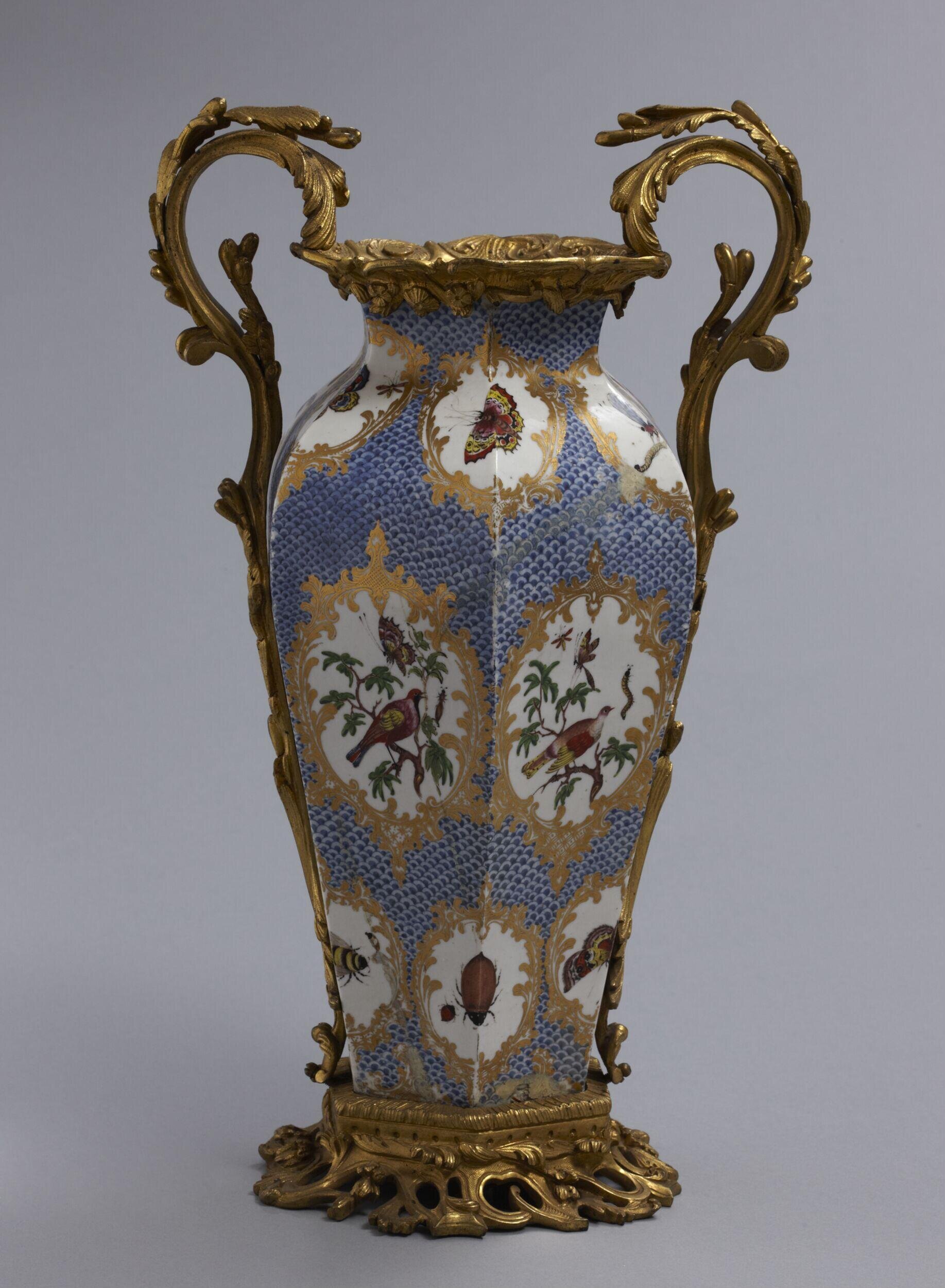Bristol vase 1775 V&A 4